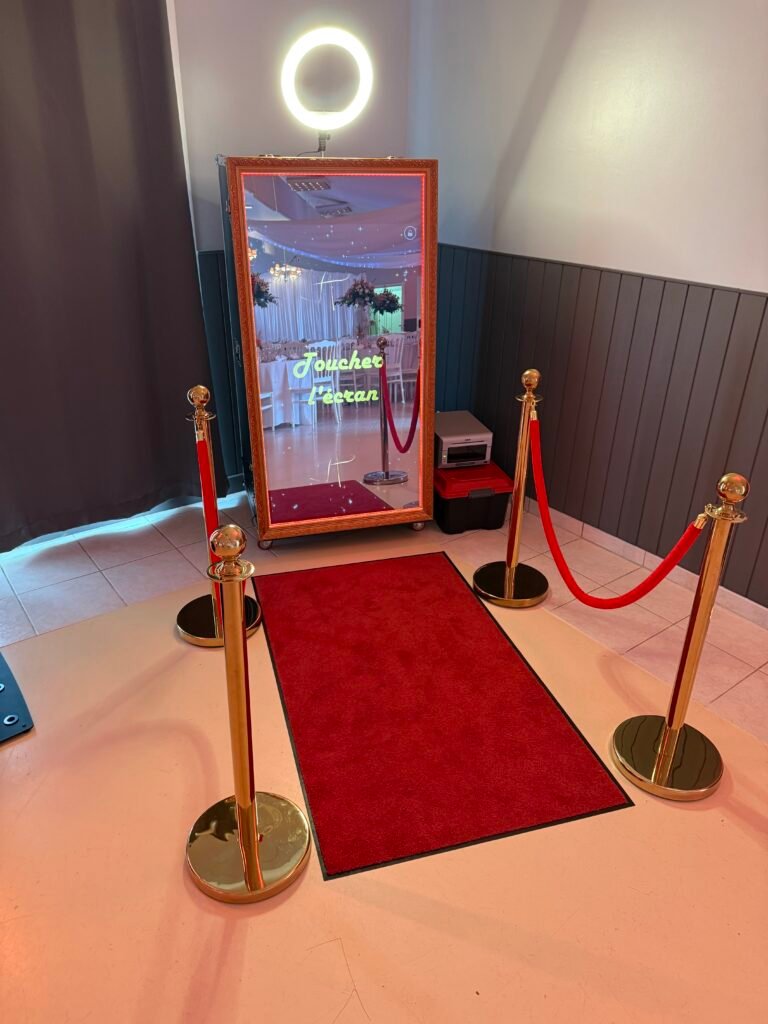 Évenements privés Photobooth miroir avec tapis et poteaux
